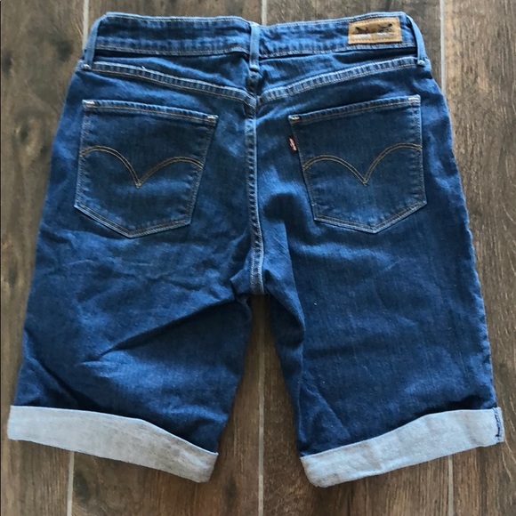 Levi’s bermuda shorts! - Picture 2 of 5